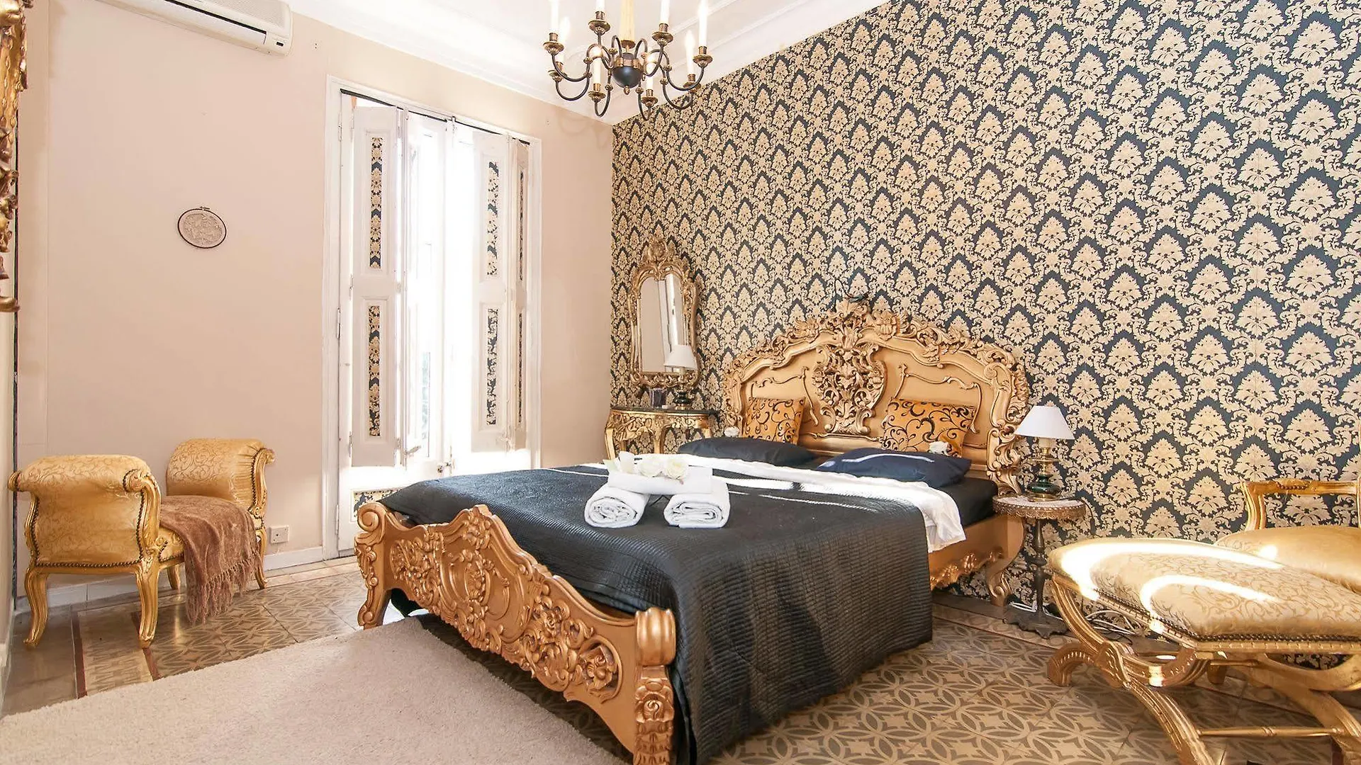 Casa Trianon Bed & Breakfast Barselona İspanya